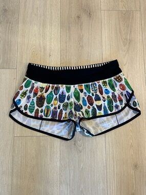 lululemon Seawheeze 2015 Bugs Soeed Shorts RARE - size 8
